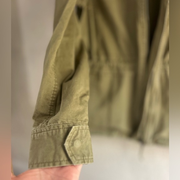 J.Crew women’s jacket light material with pockets adjustable on the waist L SIZE - Picture 9 of 13